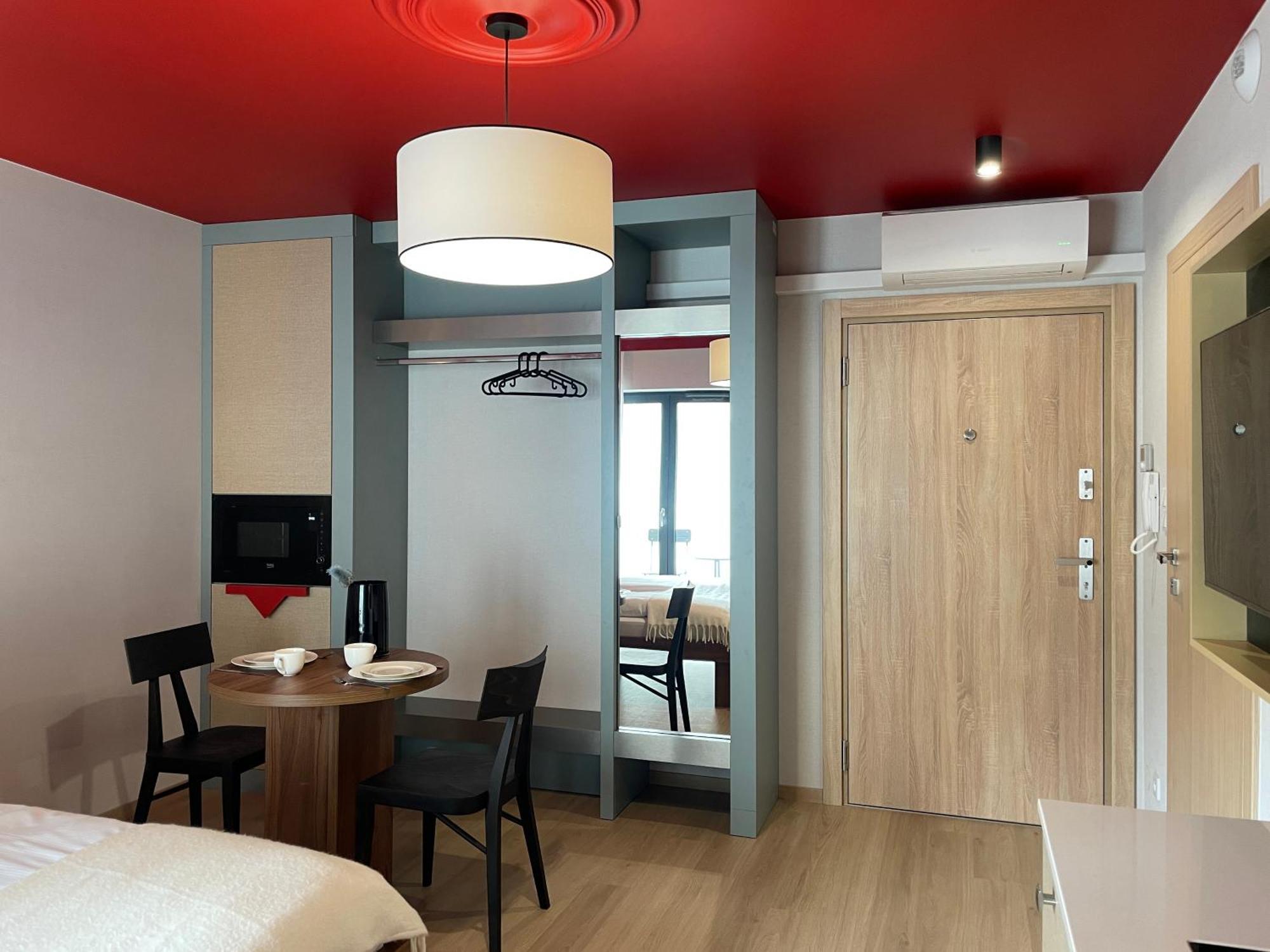 Ironique Apartament